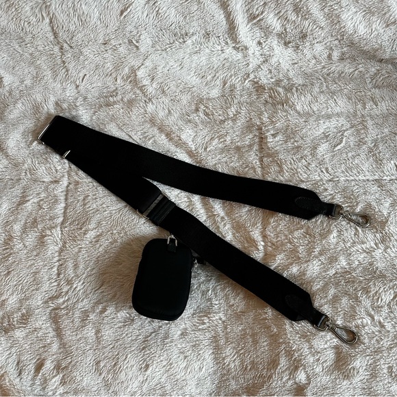 Prada re-edition strap pouch - Picture 5 of 11